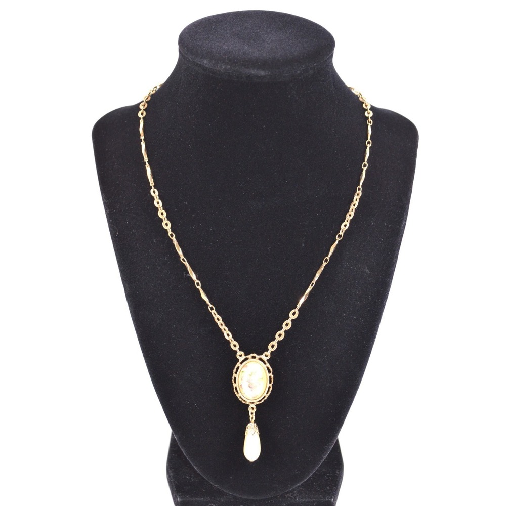 Vintage 1928 Brand Gold Tone Necklace w/ Oval Floral Pendant & Faux Pearl 17.5" - Picture 10 of 12